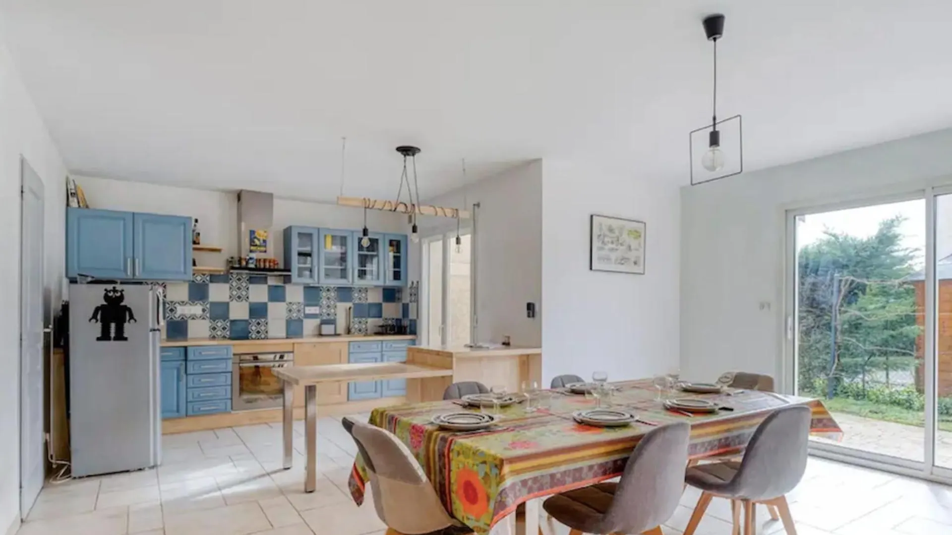 Splendid Family Home In Tuluza Apartament